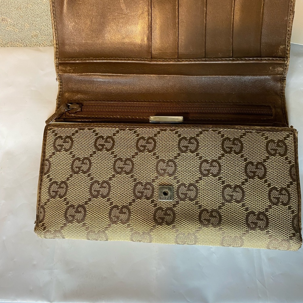 Gucci Tan and Brown Monogram Wallet - Picture 2 of 16